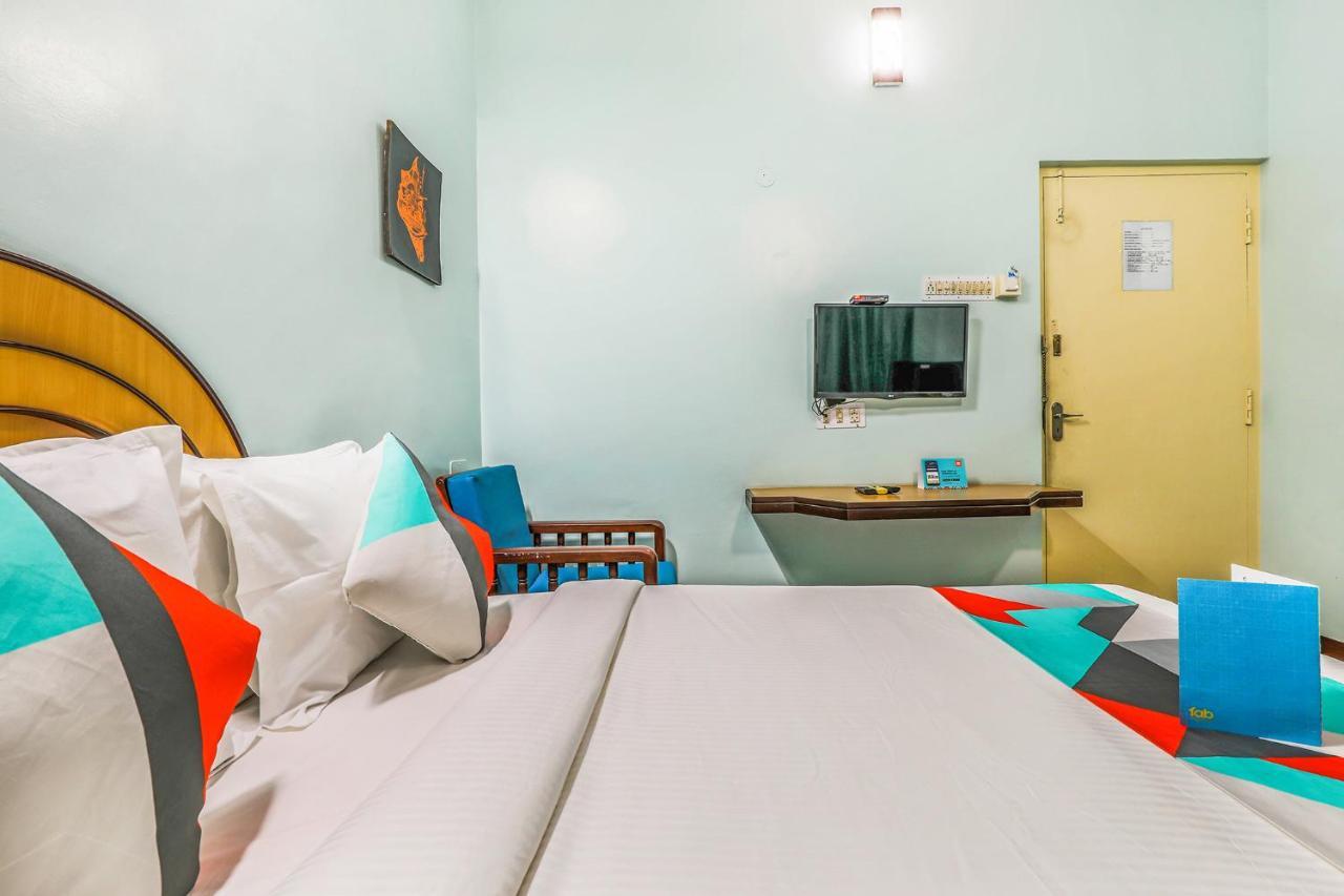 Fabexpress Santhi Inn - Near Promenade Beach Puducherry Exterior foto